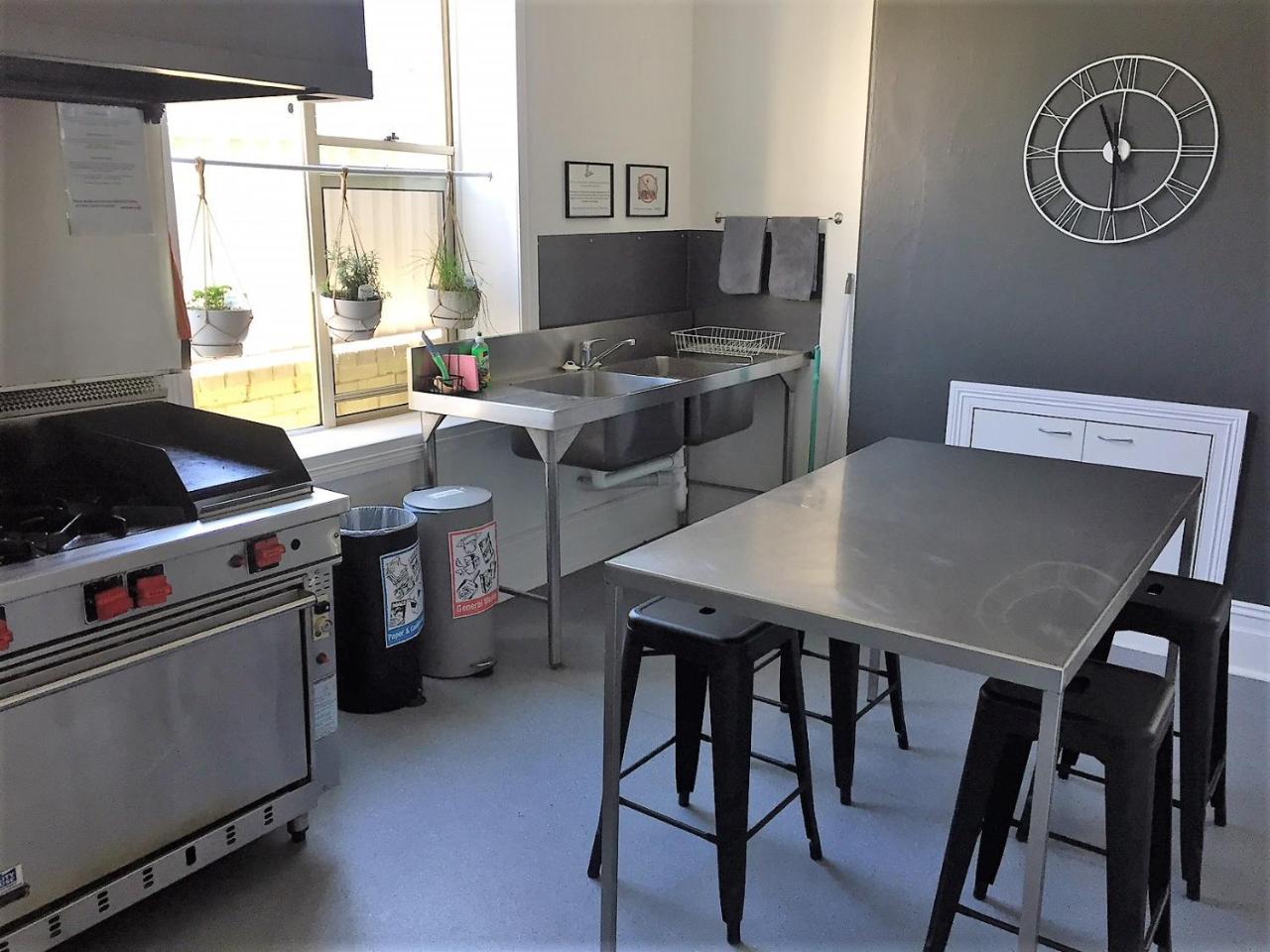 Sandy Bottoms Guesthouse Manly Bagian luar foto
